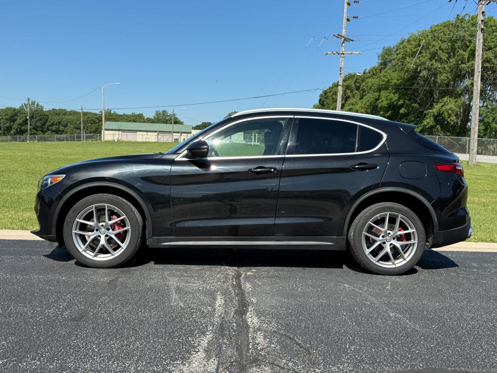 2018 Alfa Romeo Stelvio — photo 9