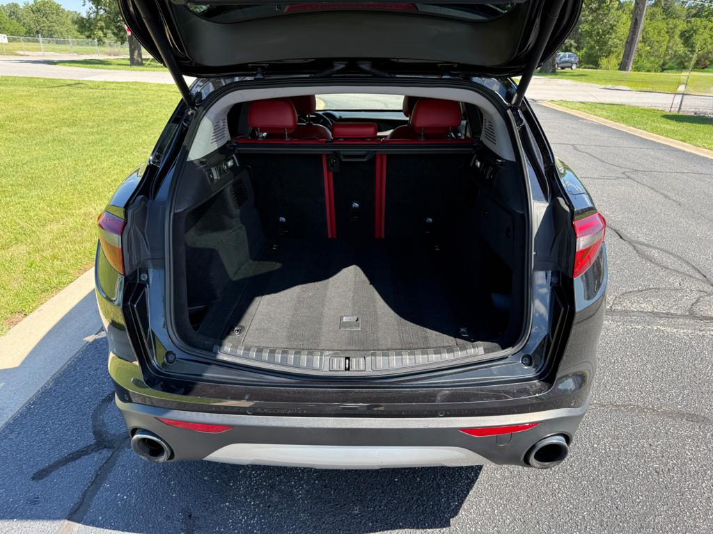 2018 Alfa Romeo Stelvio — photo 11