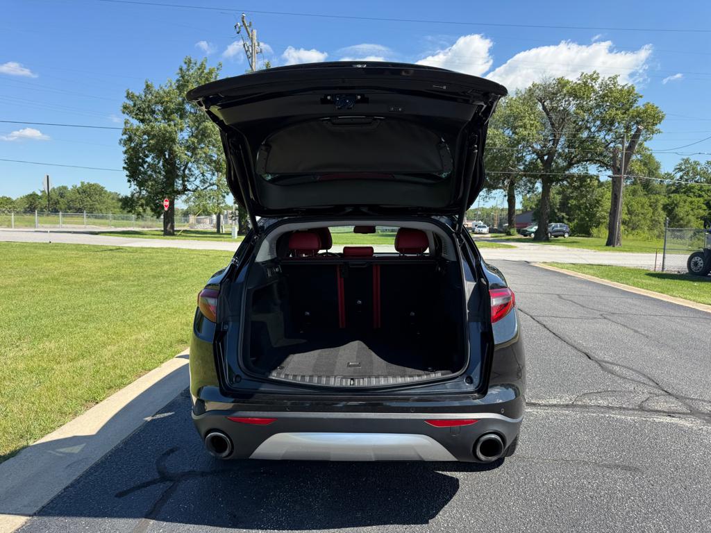 2018 Alfa Romeo Stelvio — photo 12