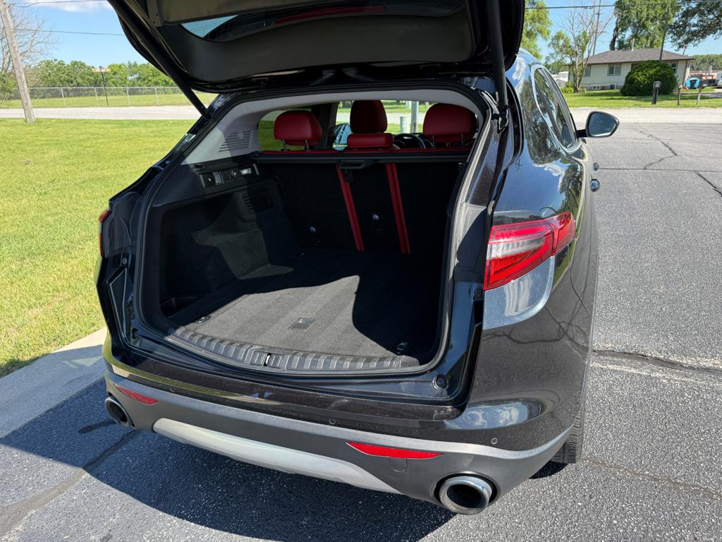2018 Alfa Romeo Stelvio — photo 14