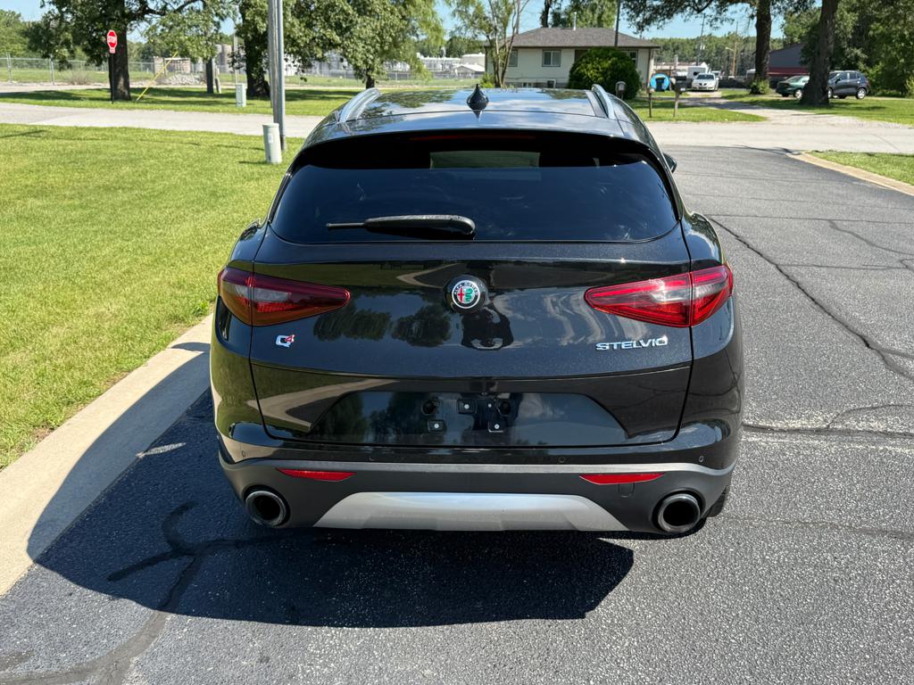 2018 Alfa Romeo Stelvio — photo 16