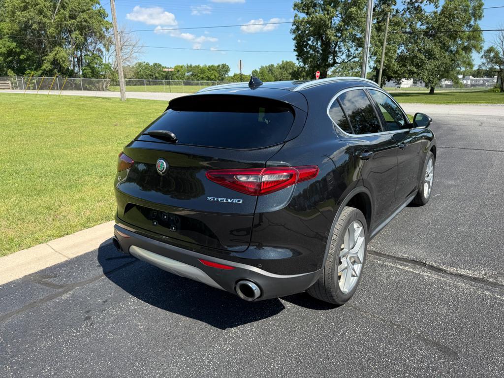 2018 Alfa Romeo Stelvio — photo 17