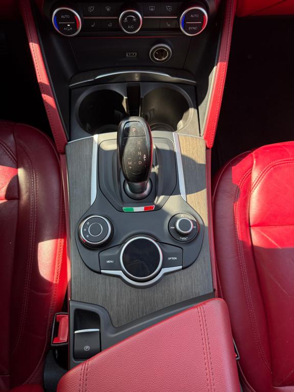 2018 Alfa Romeo Stelvio — photo 20