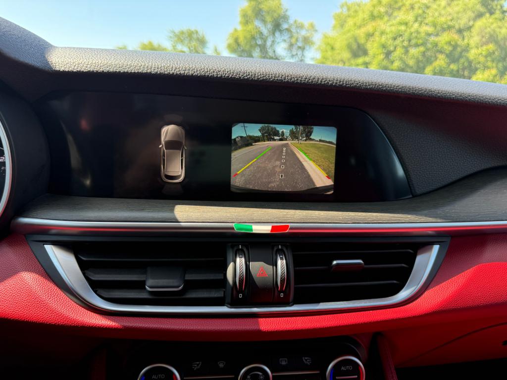 2018 Alfa Romeo Stelvio — photo 22