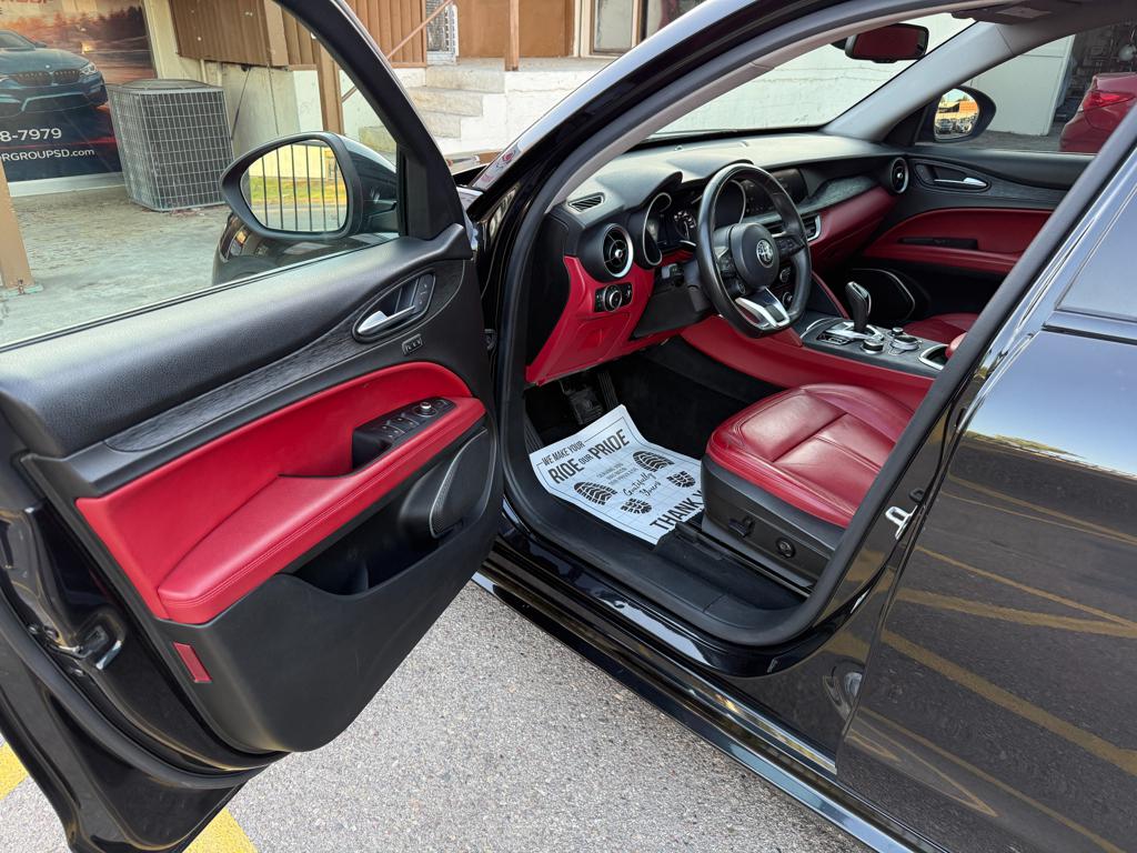 2020 Alfa Romeo Stelvio — photo 17