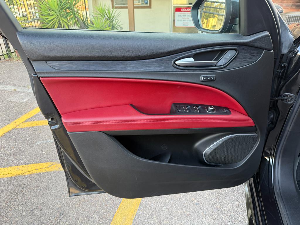 2020 Alfa Romeo Stelvio — photo 18