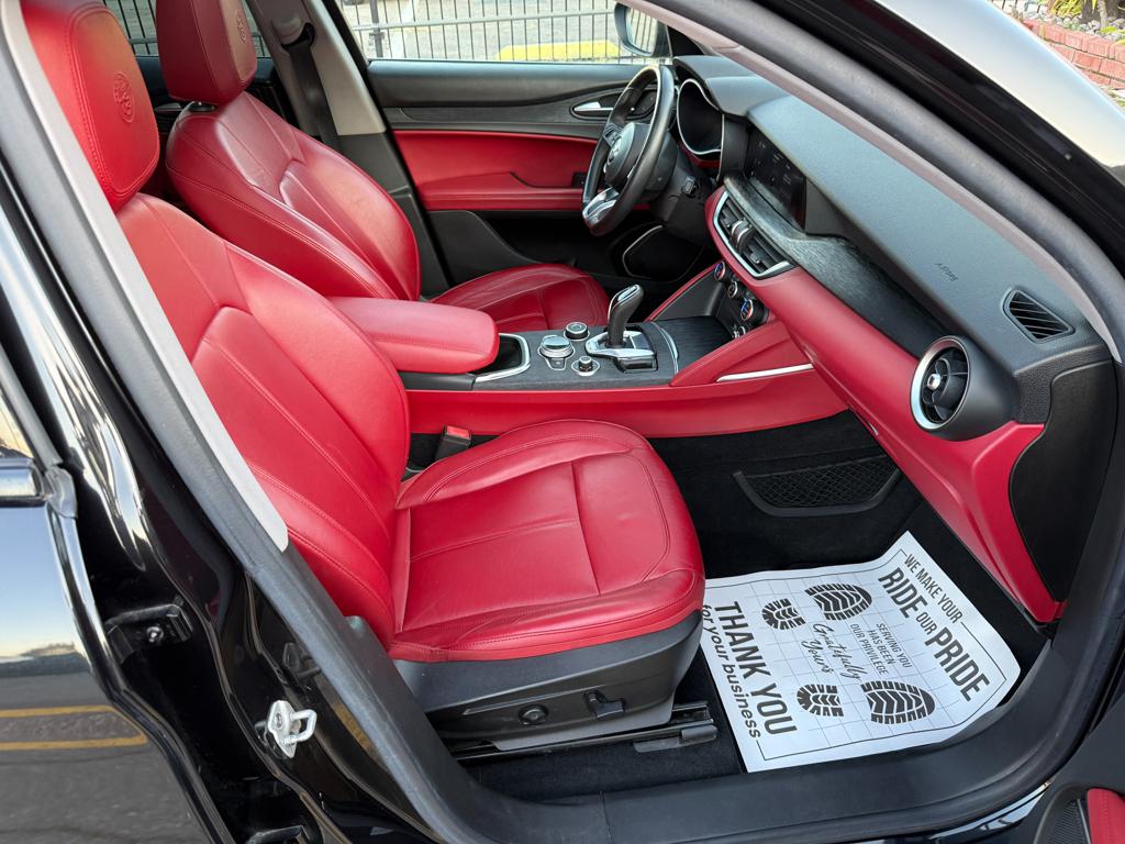 2020 Alfa Romeo Stelvio — photo 27