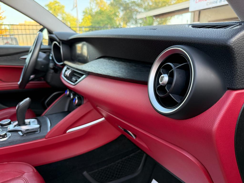 2020 Alfa Romeo Stelvio — photo 28