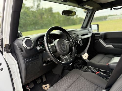 2012 Jeep Wrangler Rubicon — photo 25