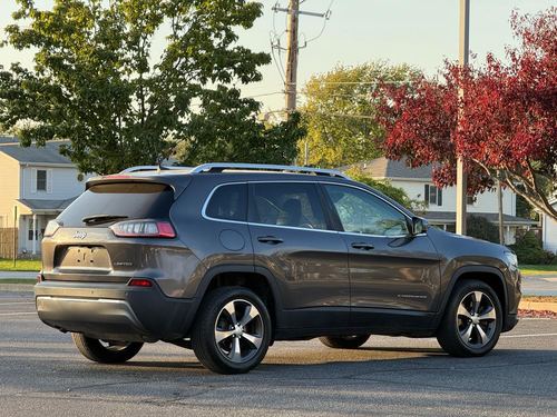 2019 Jeep Cherokee — photo 11