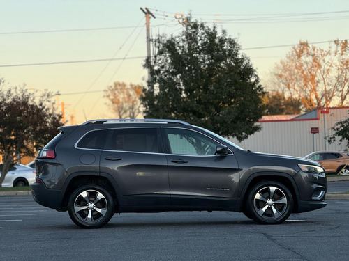 2019 Jeep Cherokee — photo 12
