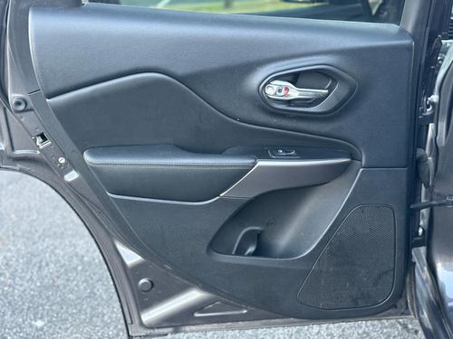 2019 Jeep Cherokee — photo 31