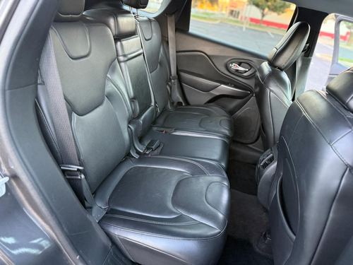 2019 Jeep Cherokee — photo 28