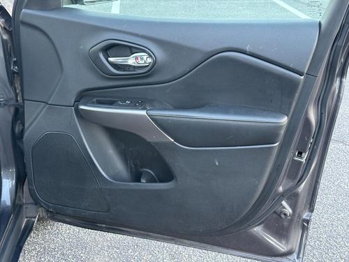 2019 Jeep Cherokee — photo 33