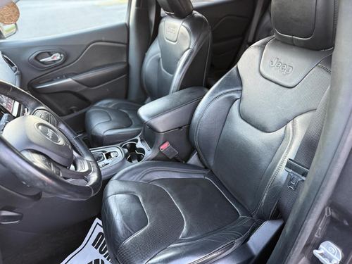 2019 Jeep Cherokee — photo 22