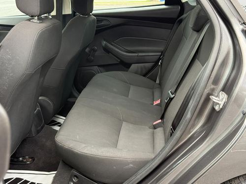 2015 Ford Focus — photo 24