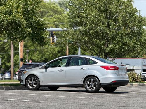 2017 Ford Focus SE — photo 12