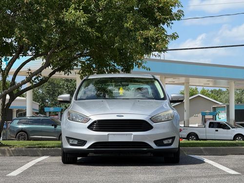 2017 Ford Focus SE — photo 16