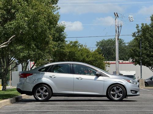 2017 Ford Focus SE — photo 18