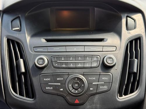 2017 Ford Focus SE — photo 31