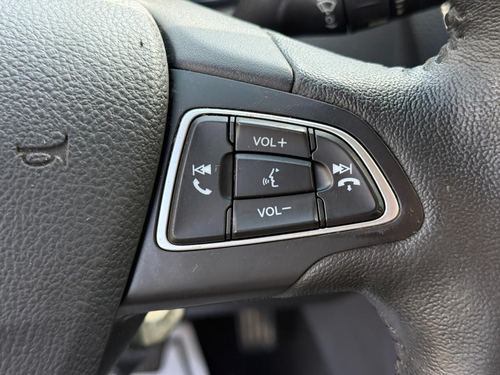 2017 Ford Focus SE — photo 34