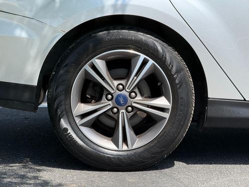 2017 Ford Focus SE — photo 35