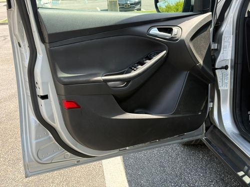 2017 Ford Focus SE — photo 46