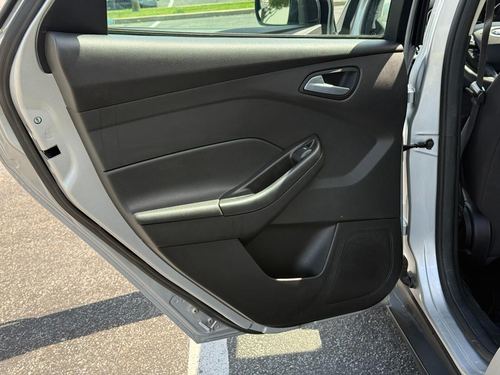 2017 Ford Focus SE — photo 48