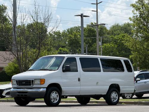 2007 Ford E350 — photo 2