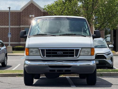 2007 Ford E350 — photo 17