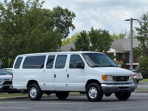 2007 Ford E350 — photo 18