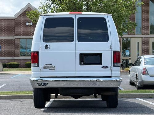 2007 Ford E350 — photo 19