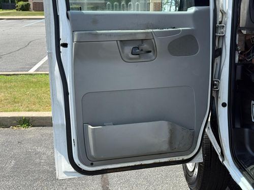 2007 Ford E350 — photo 25