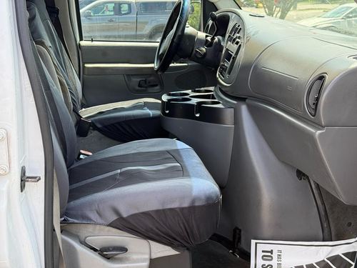 2007 Ford E350 — photo 28