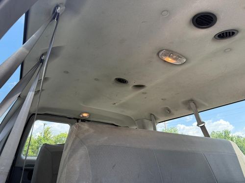 2007 Ford E350 — photo 32