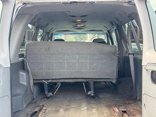 2007 Ford E350 — photo 33