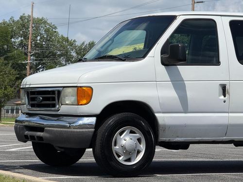 2007 Ford E350 — photo 34