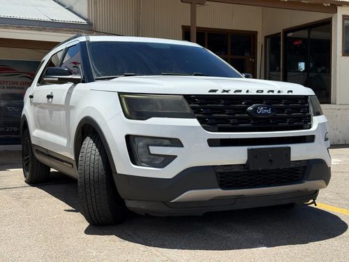 2017 Ford Explorer — photo 13