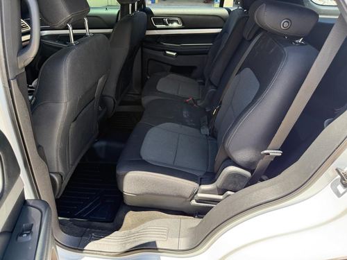 2017 Ford Explorer — photo 25