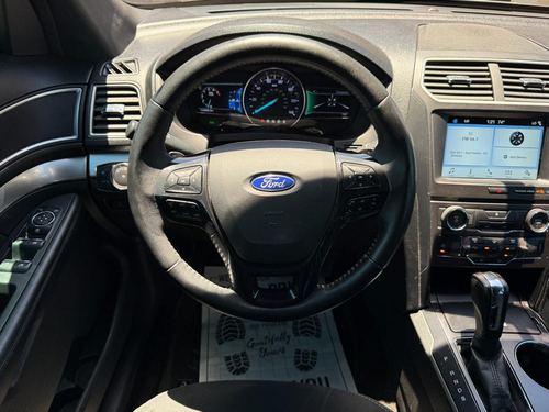 2017 Ford Explorer — photo 33