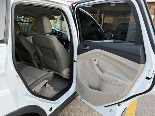 2015 Ford Escape — photo 32