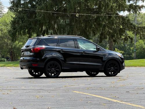 2019 Ford Escape — photo 10