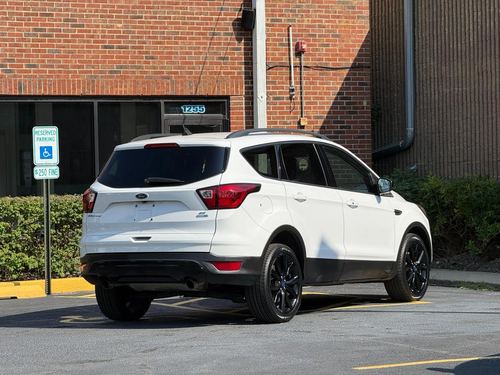 2019 Ford Escape — photo 13