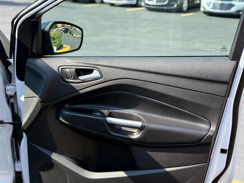 2019 Ford Escape — photo 30