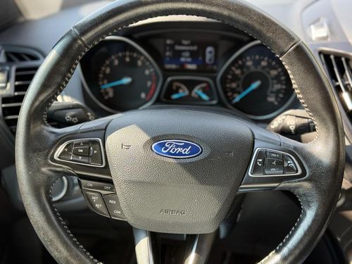 2019 Ford Escape — photo 40