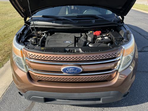 2011 Ford Explorer — photo 2