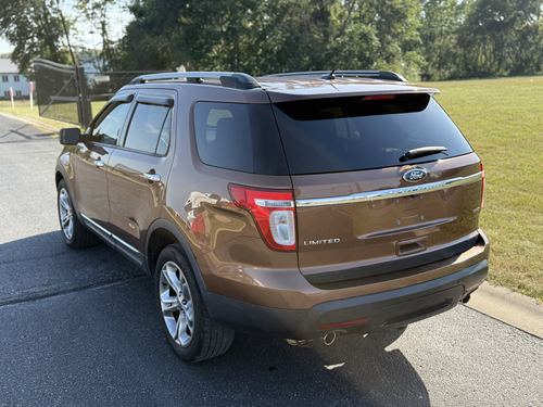 2011 Ford Explorer — photo 10