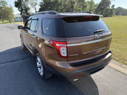 2011 Ford Explorer — photo 13