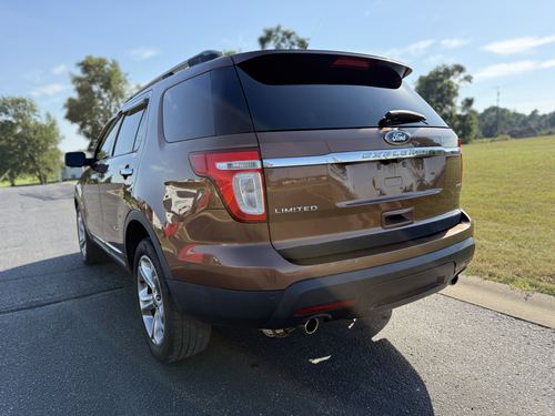 2011 Ford Explorer — photo 14