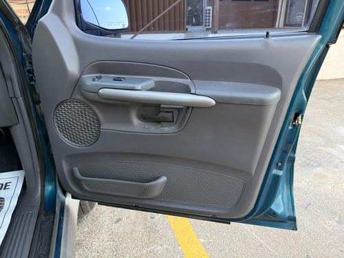 2001 Ford Explorer Sport Trac — photo 27